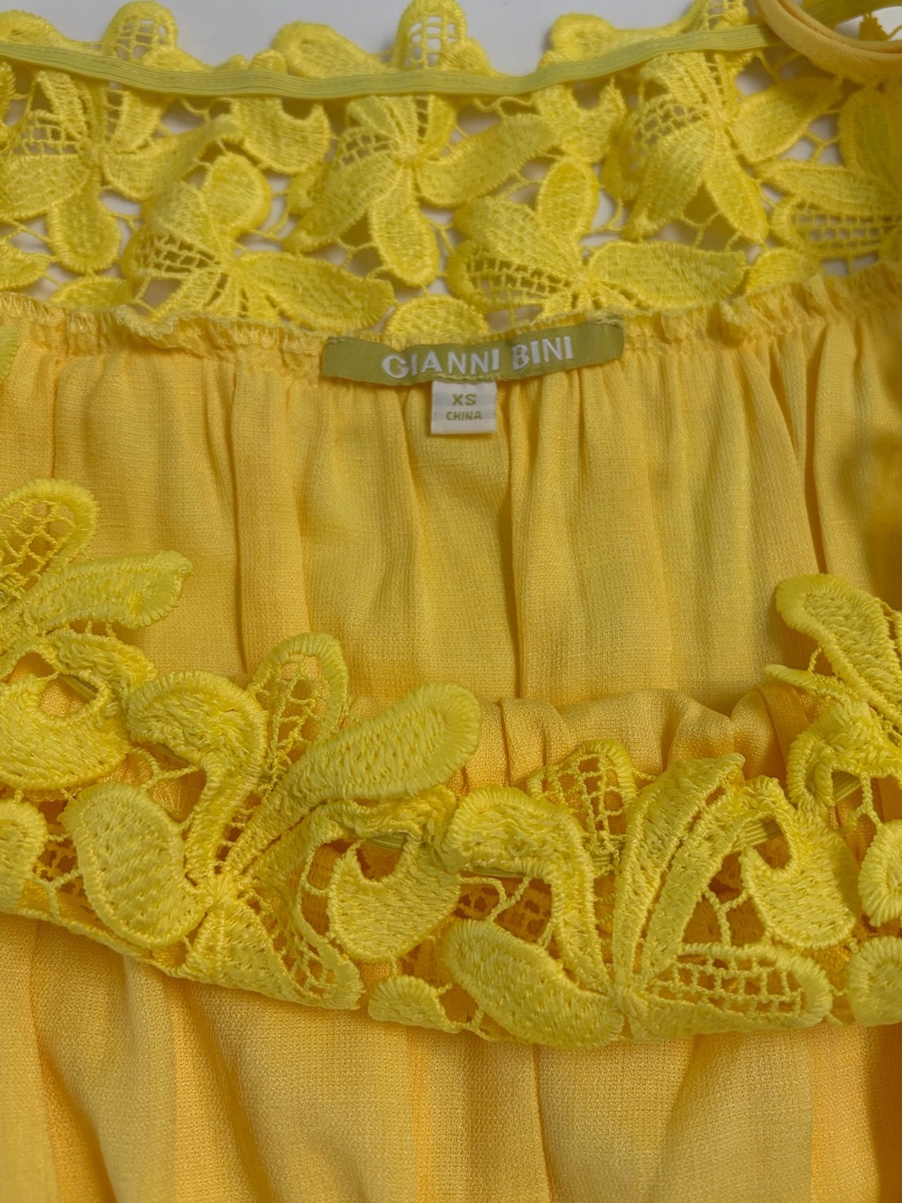 Yellow dress - Picture 2 of 2